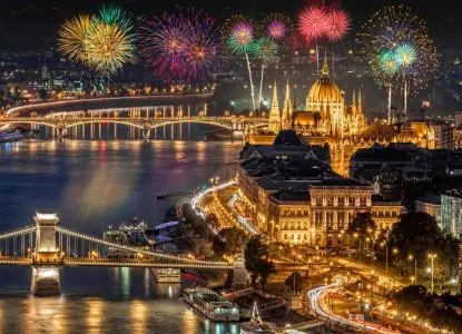Різдвяні ярмарки: Відень + Будапешт