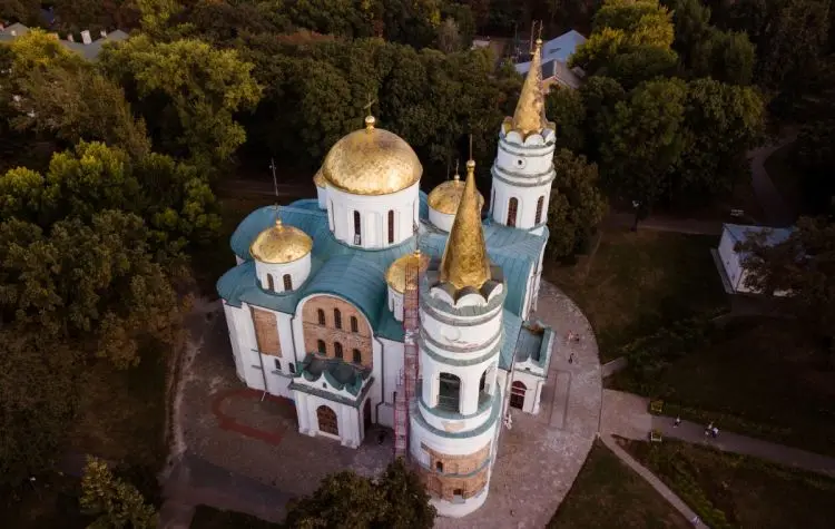 Місто-фортеця: Екскурсія до Чернігова + Седнів