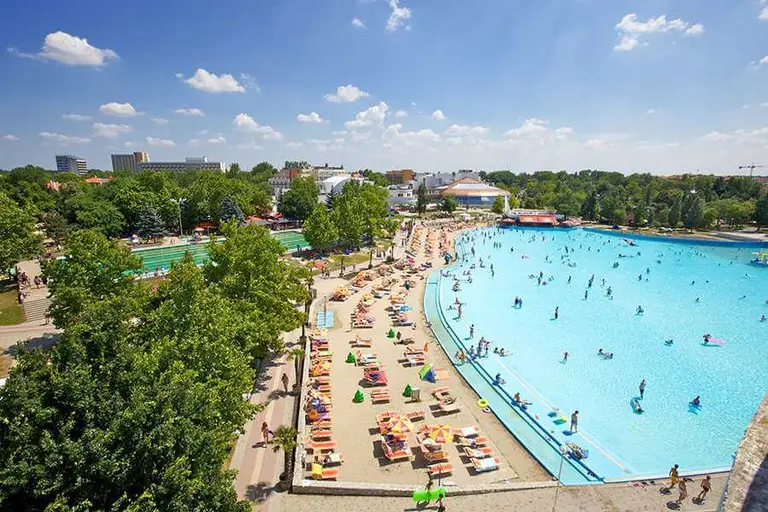 Вихідні в Хайдусобосло